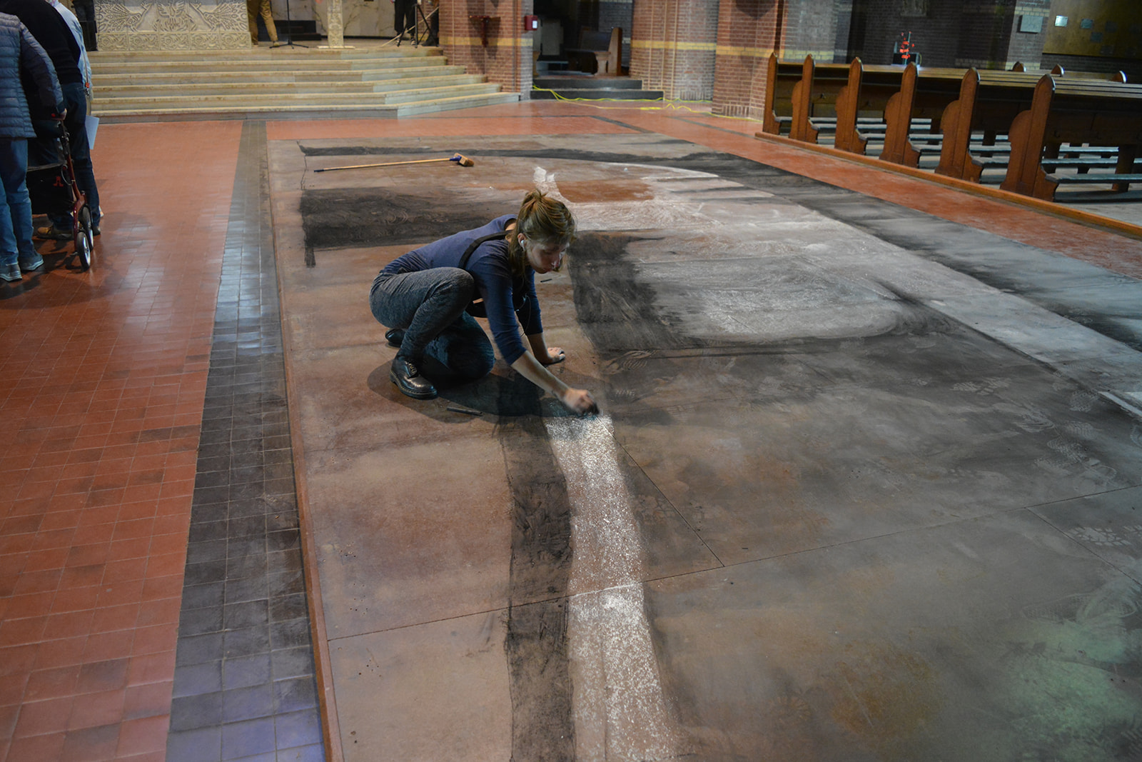 The tip of my head itches (2022)