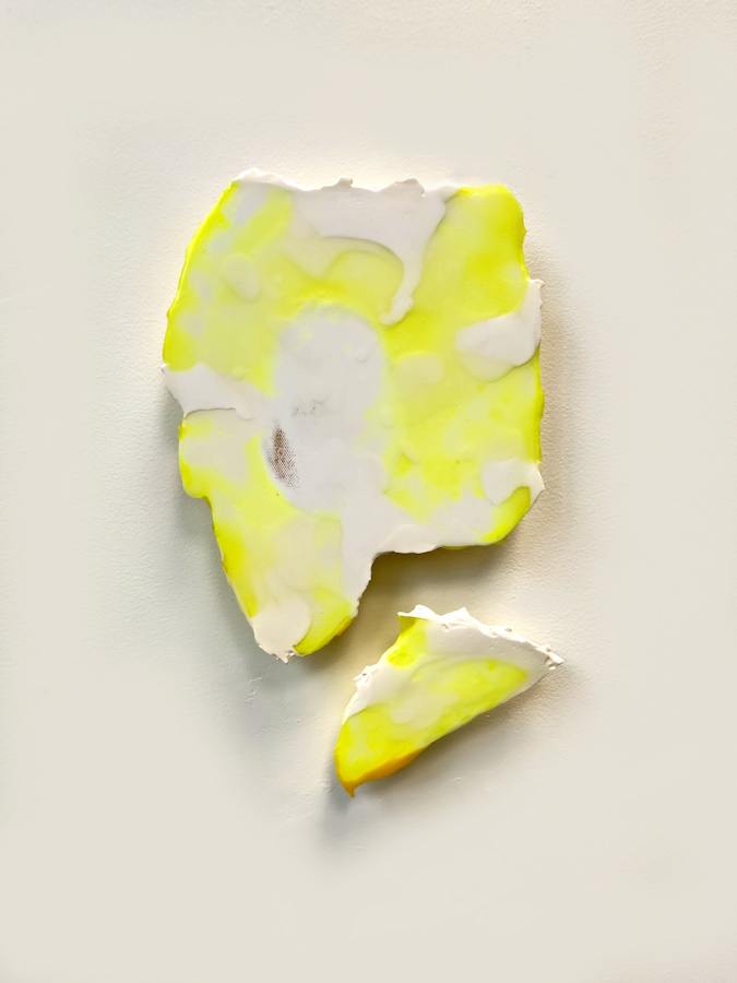 A Borderline of Hansa Yellow. 2024