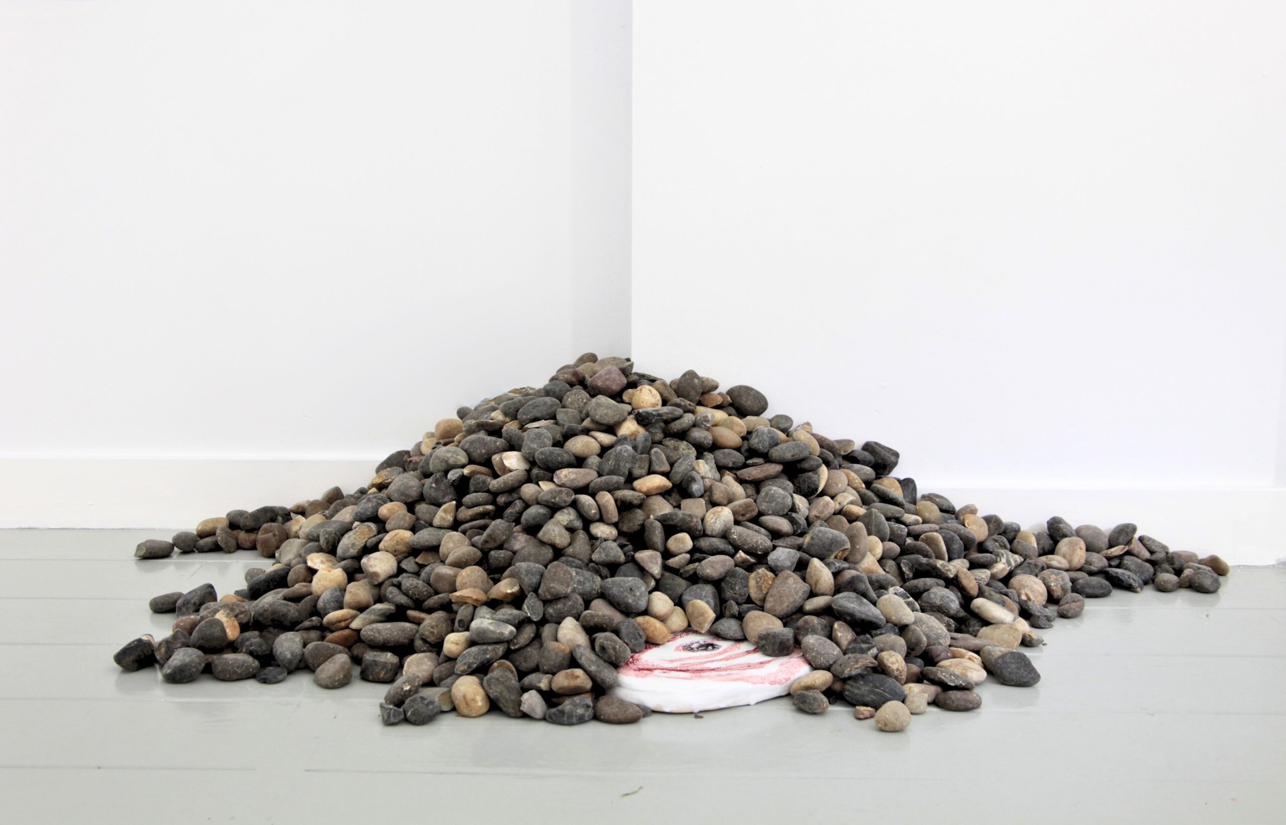 Installation, Lacunae manifestation,(2024) Riverstons with ceramic sculpture