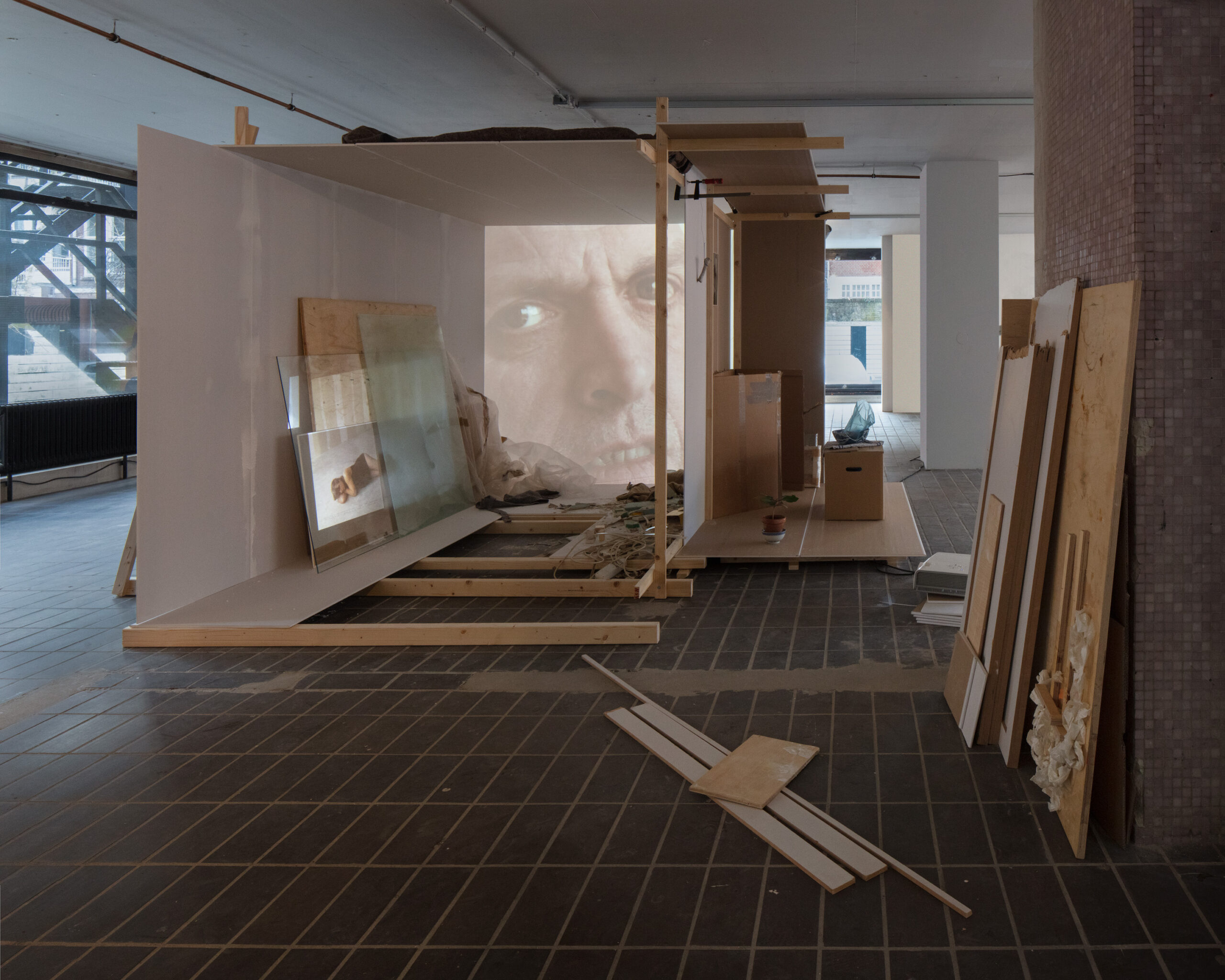 Re-construct: From where she lies she sees Venus rise, 2023 (installatie)