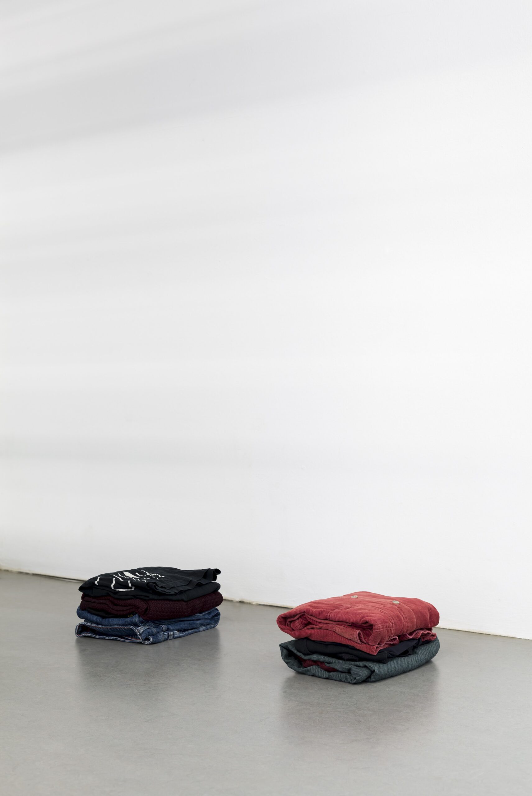 Rob's clothes and Emma's smell, Emma's clothes and Machteld's smell, 2021, 25 x 20 x 15 cm