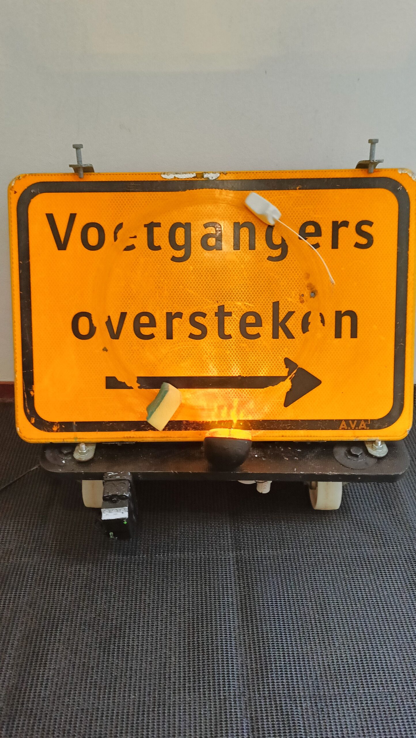 011 Kinetische installatie: Spons-mie