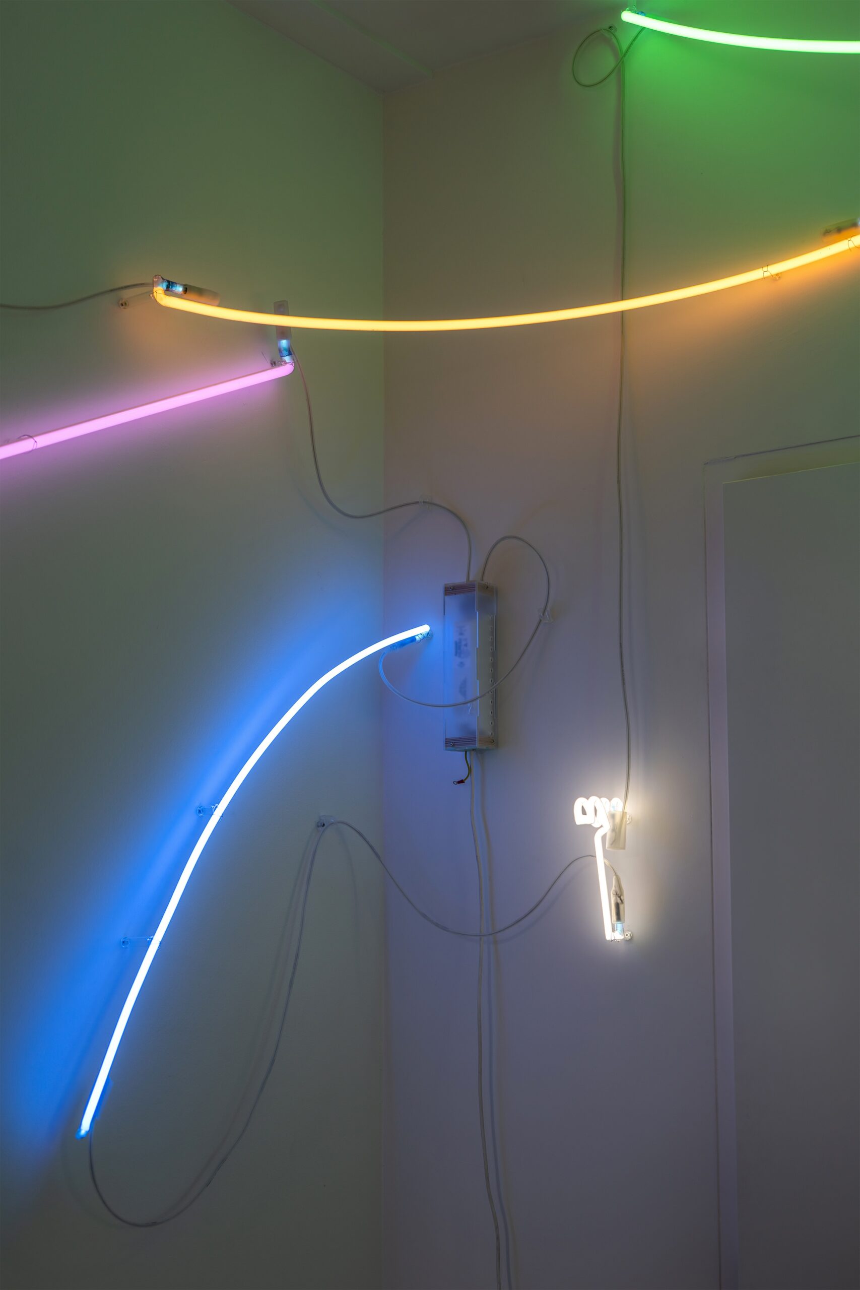 Site (non) specific neon Building Kit no.005