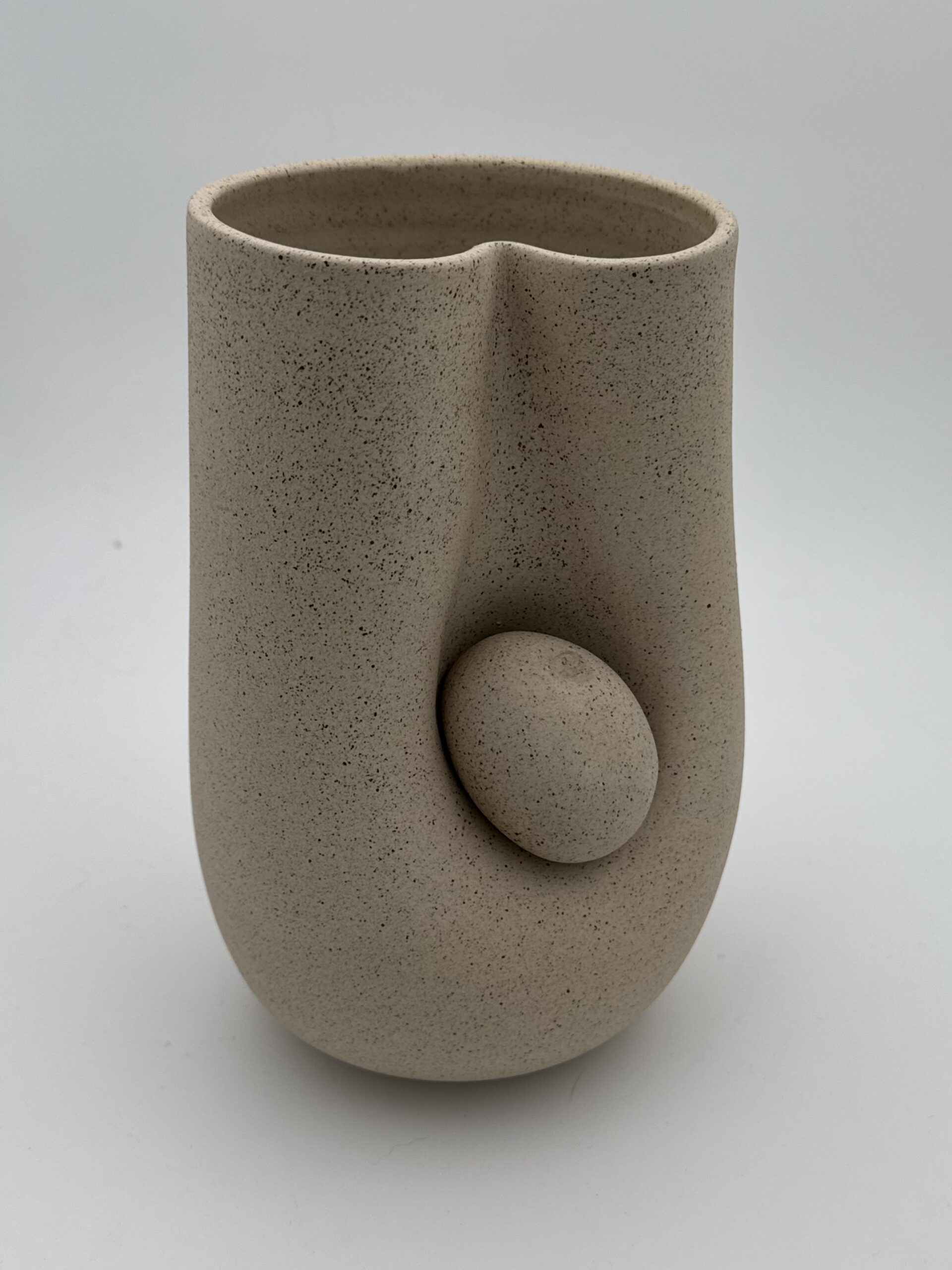 Vaas met pebble urn